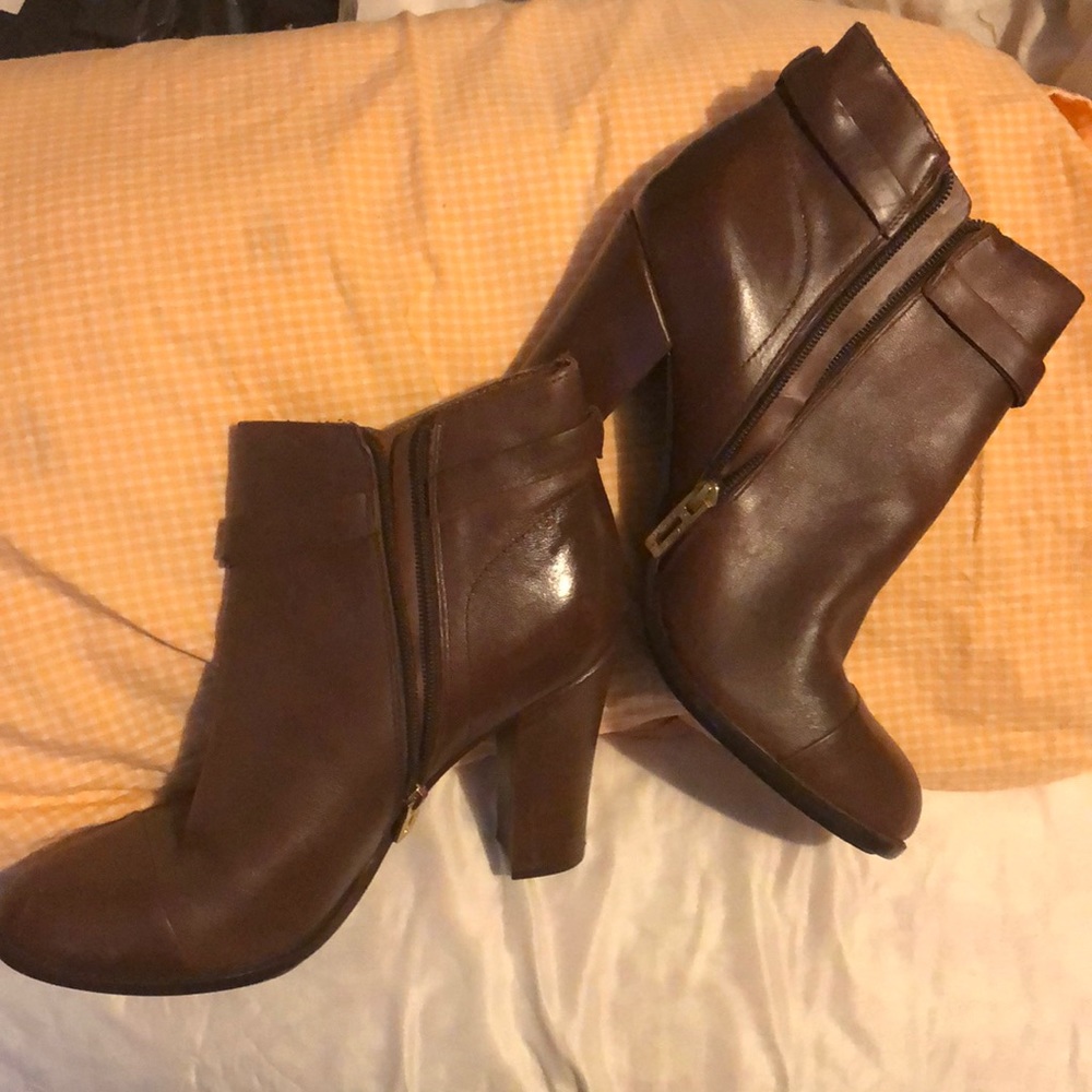 Brown 4 inch heel with gold buckle accent